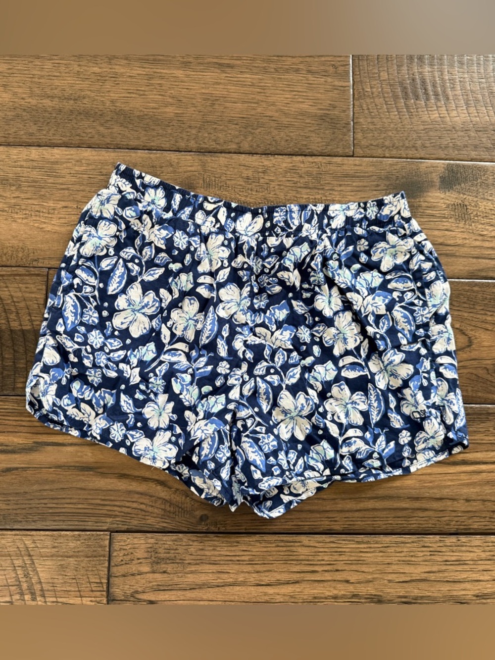 Vineyard Vines Girls Navy and White Floral Casual Shorts Size M
